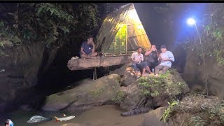 Camping di hutan dan tidur nyenyak di Cabin full bambu mencari ikan di sungai bebatuan besar