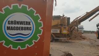 Wir hacken und Schreddern für Sie | Arjes 750DK | Vermeer HG4000 | Baum Union Magdeburg GmbH