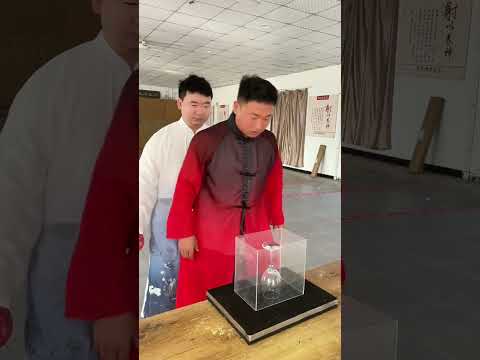 Chinese Kung Fu can smash glass bottles Chinese Kung Fu # Kung Fu # Wrestling # Stunts