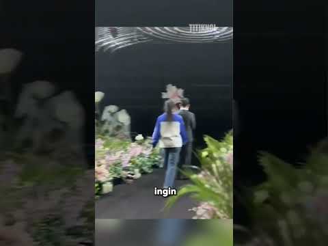 pengantin pria ini terkejut melihat mempelai wanita memakai seragam sekolah