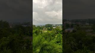 बरसात के मौसम में प्रकृति भी सुन्दर हो जाती है।