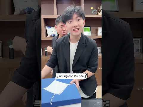 Khả Khả được anh sếp tặng 2 hộp quà lại