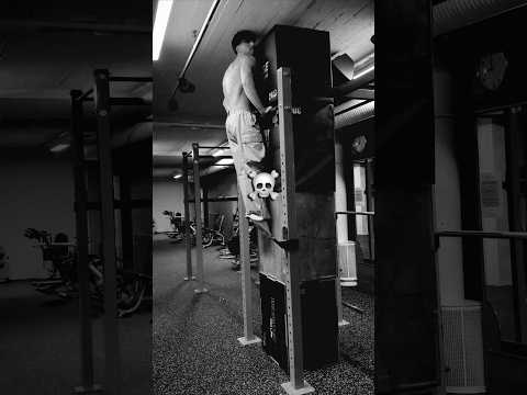 Zero momentum Muscle-Up
