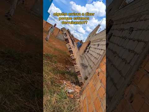 duvido alguém acertar porque estamos estamos derrubando o muro .#construçãocivil #humor #pedreiro