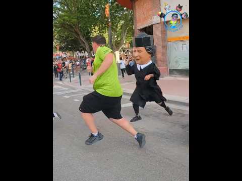 Podrías escapar?? 😱🤷🏻‍♂️ #cabezudos #entertainment #zaragoza #dance