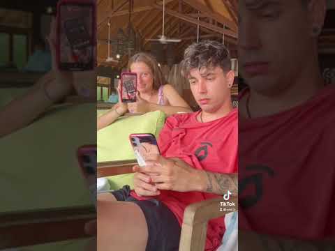 ÁNGELA PILLA A WIDLER MIRANDO A OTRAS CHICAS #shorts