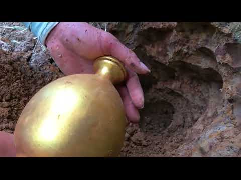 The Mystery of Gold Hunters' Treasures: Amazing Discoveries in the Wilderness