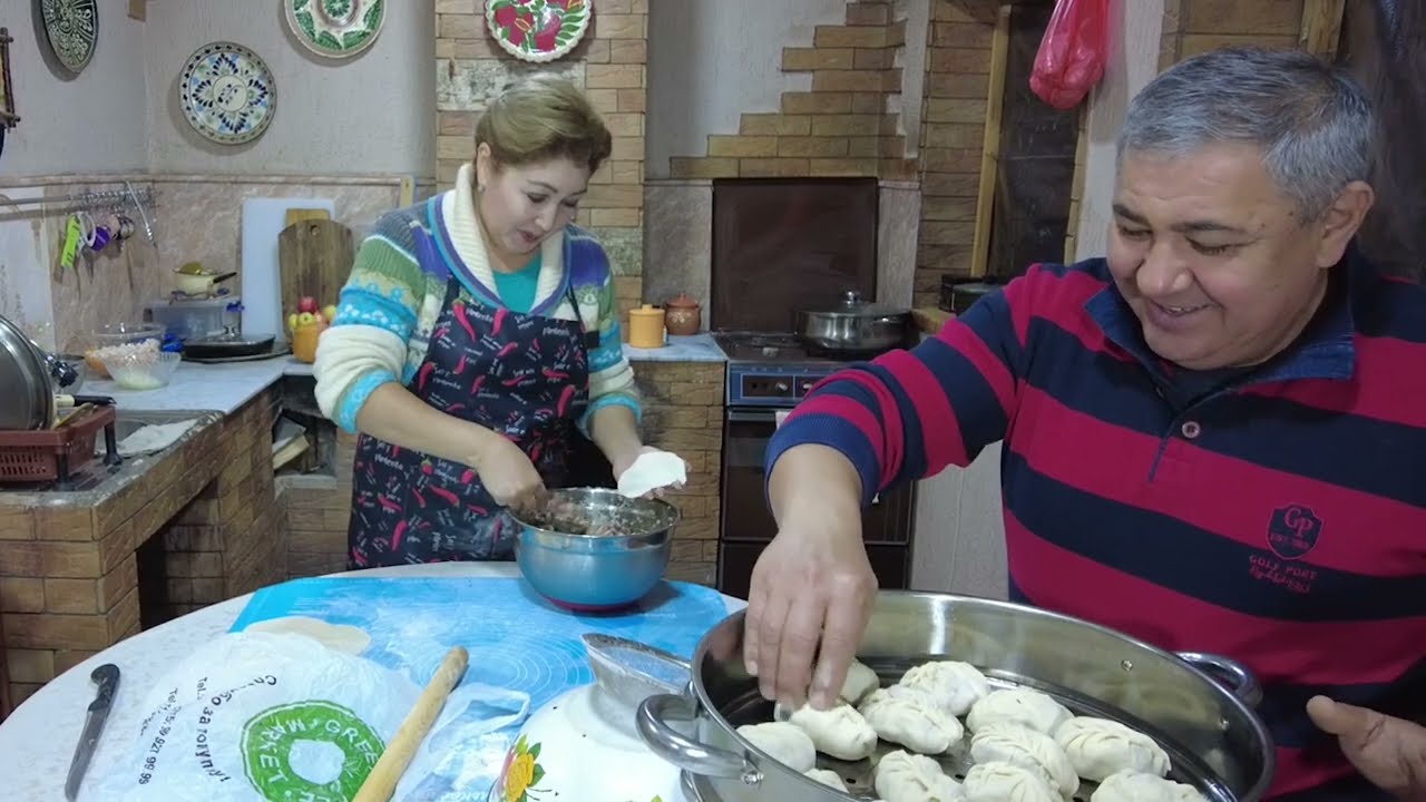 Полковник заказывает манты. Пою песни на кухне.