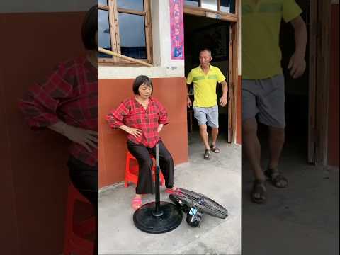 Ông bố ngày nào cũng lấy quạt ra lau và bí mật đằng sau đó #shorts