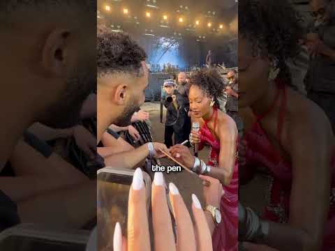 Singer’s Autograph Turns Into Something Special