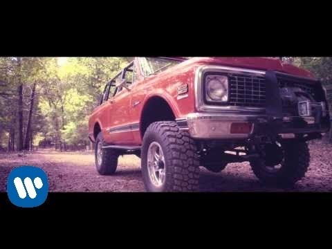 Cole Swindell - Chillin&#39; It (Official Video)
