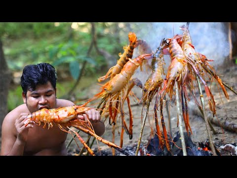 Cooking Lobster with Chili Sauce Recipe - Grilled Blue Gray Lobster eat with Spicy Sauce in Forest