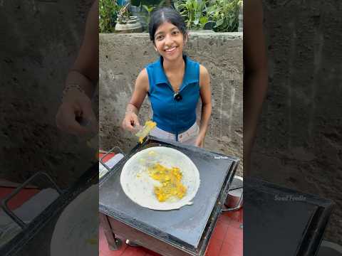 सुंदर सी मैडम खिलाती है एक डोसा 100₹ ka 😱#trending #short #viral #food