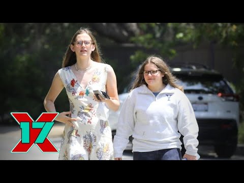 Violet Affleck Picks Up Food Truck Lunch During Visit With Mom Jennifer Garner