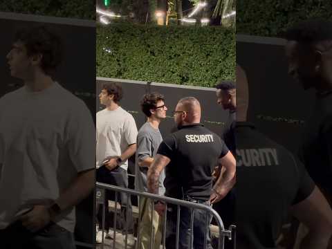 Si può entrare gratis in discoteca usando la magia? 😅 #magia #perte #trucchidimagia #streetmagic