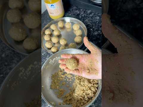 📌सुबह की भागदौड़ में बच्चों को खिलाइये और आप भी खाइए😊👍#shorts_video #nishacookingvlog  #attaladdu