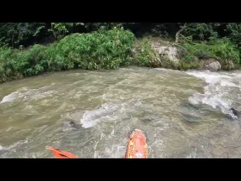 CRUSANDO EL RIO GUANAJUMA #rio #água #jarabacoa #montaña #motoenduro