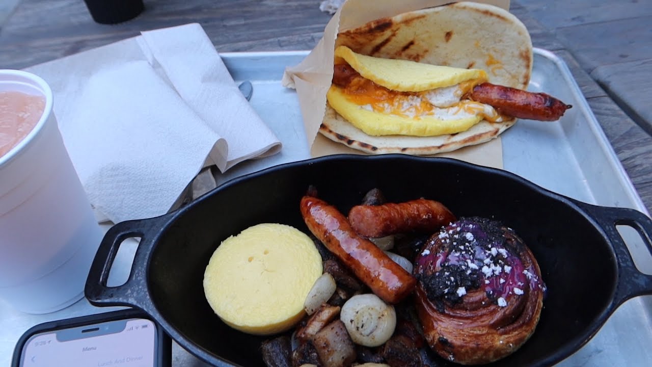 Rope Dropping Star Wars Galaxy's Edge At Disney's Hollywood Studios For Breakfast! Review & More! The Tim Tracker