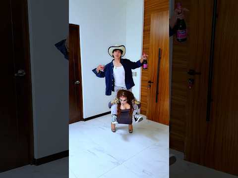 Personas llegando a una fiesta de Halloween 🎃  como se vanan a disfrazar #halloween #comedia