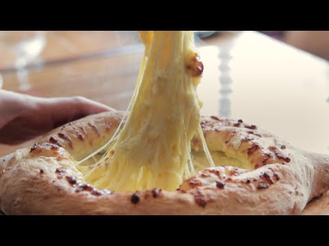 10 Cheesiest Places To Eat At In The US