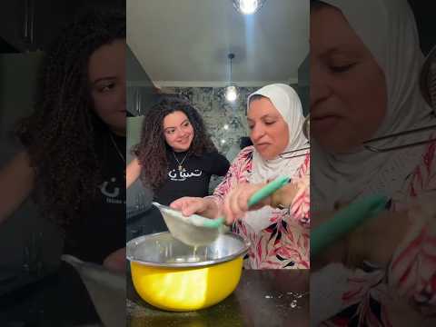 يلا بينا اوريكم ماما وهي بتعمل عصير اناناس 😂😂 فديو short