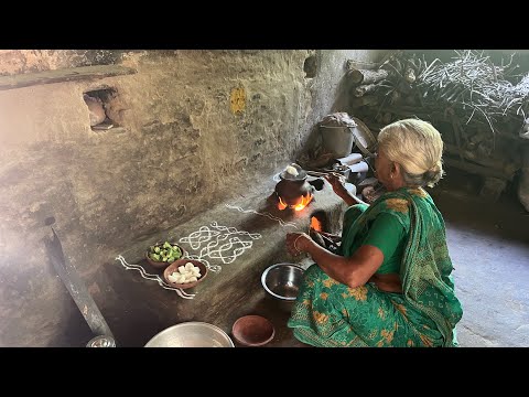 Grandma preparing lunch for family / dry fish cooking / Traditional karuvattu kulambu / Village life