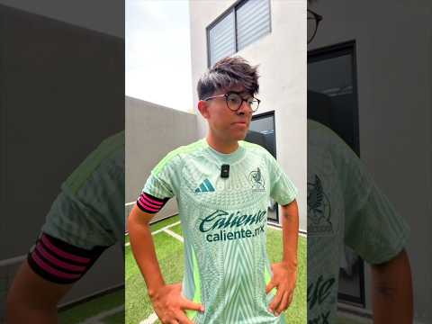 Cuando el nerd de la escuela juega futbol 🤓📚