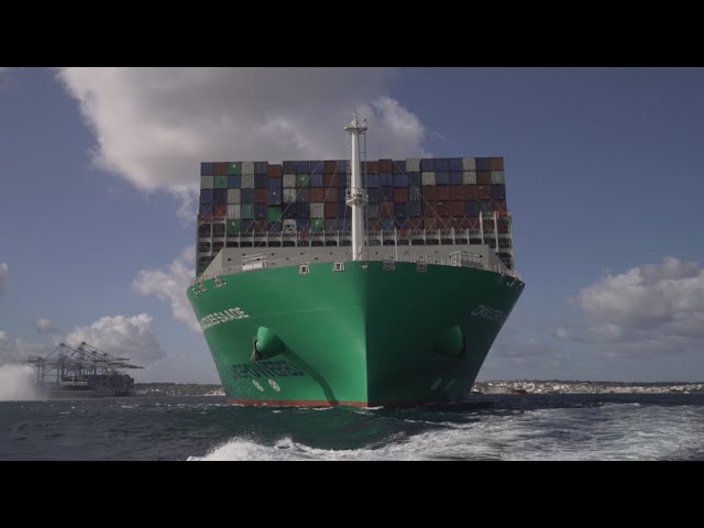 Контейнеровоз «CMA CGM Jacques Saade» – первый в мире контейнеровоз вместимостью 23 тыс. TEU, работающий на СПГ. 22 сентября он вошел в состав флота CMA CGM и сейчас выполняет свой первый рейс на сервисе FAL 1 на трейде Азия – Европа.На Мальту судно пришло 26 октября