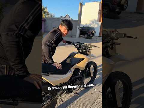 Este wey ya llevaba mi moto