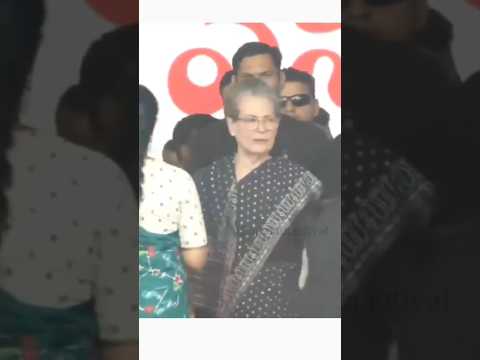 Telangana cm Revant reddy सोनिया गांधी के पैर छू कर आशीर्वाद लिया । #rahulgandhi #viralshortvideo
