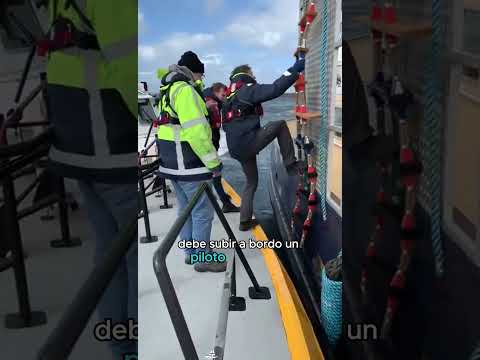 ¿Qué hace exactamente la puerta del lado del gran barco?#youtubeshorts