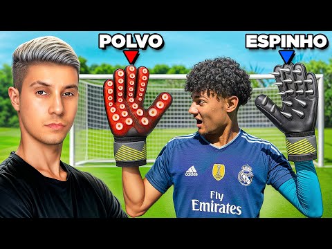 TESTEI O GOLEIRO GIGANTE COM VÁRIOS TIPOS DE LUVAS!