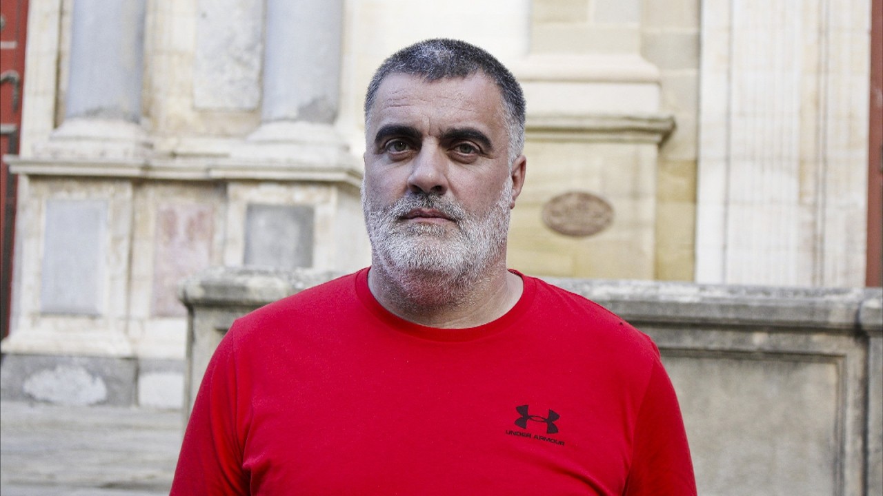 "No te n'adones, que ets addicte, al teu cap el problema és dels altres"