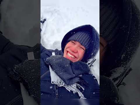 Mis hijos disfrutando la alegría de la nieve ❄️😊