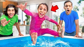 J’ai construit une PISCINE dans mon SALON (en secret) 😱💦