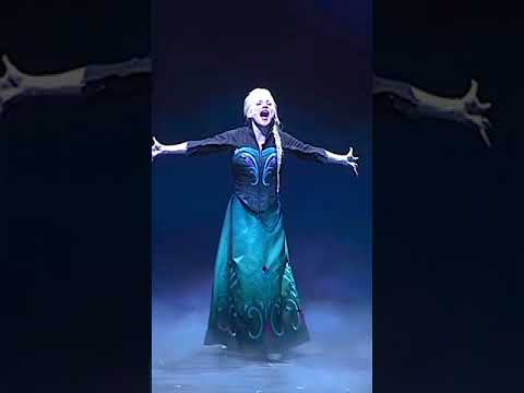 The Queen’s Impossible Quick Change #shortvideo #reveal #shortsviral