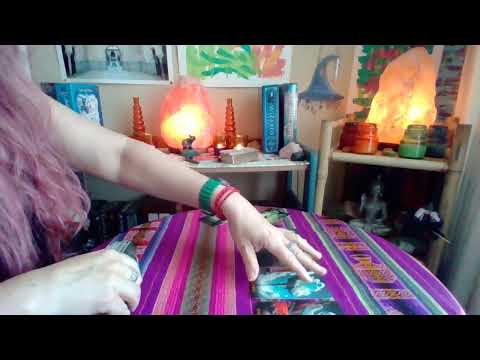 LEO!!🔮Alguien se quiere expandir, liberar bagage!! Tú y esta persona tienen un vínculo muy especial!