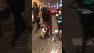 Funniest baby meeting ever.