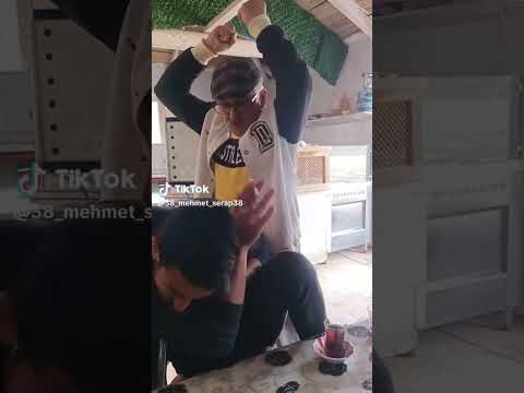 Nasıl bir tik bu dayı 😂