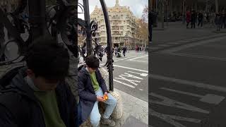 Un viaggio a Barcellona con il cubo di Rubik 2 per 2.