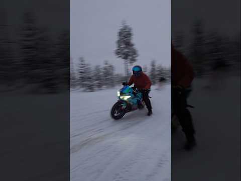 Motorcycle high speed drift in snow ๐ฌ