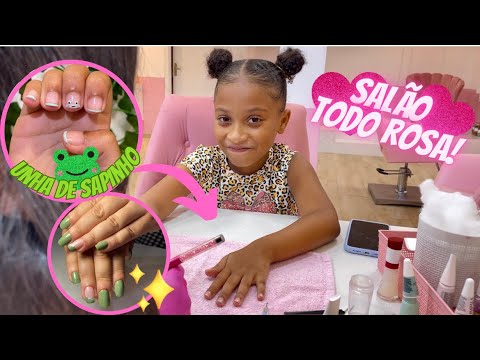 FOMOS FAZER AS UNHAS EM UM SALÃO TODO ROSA! 🩷