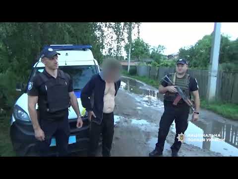 Побив та задушив рушником: у Ромнах поліція затримала чоловіка за вбивство знайомої