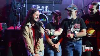 Earth con el Templo del Rock