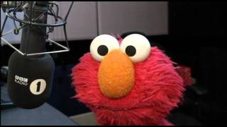 Elmo and Greg James do Karaoke!