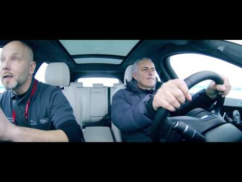 Mourinho derrapa sobre la nieve con el Jaguar F-Pace