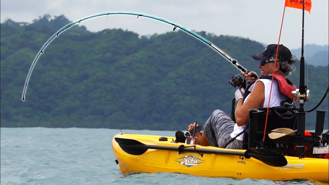 Mom Battles HUGE Fish on TINY Rod Offshore in Panama