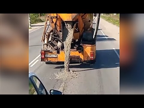 TOTAL IDIOTS AT WORK #05