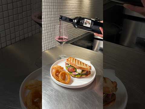 ASMR Sandwich #steak #onionrings #sauce