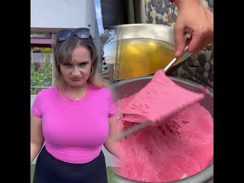 WHY WOULD SHE THINK IT’S A PHONE #msbeanie akana_official